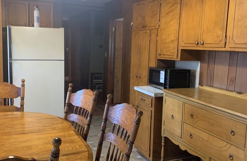 Russellville House | Large 70's Style Vintage House