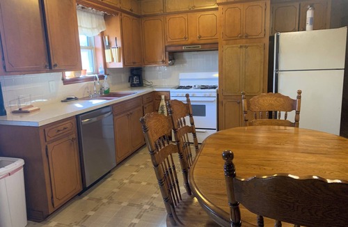 Russellville House | Large 70's Style Vintage House