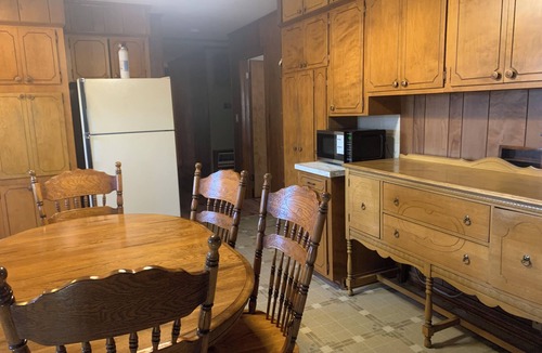 Russellville House | Large 70's Style Vintage House