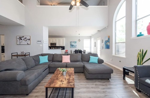 Barker House | Large 7BR Houston Oasis w/Pool, Hot Tub & BBQ