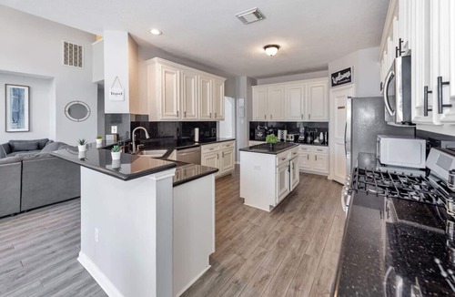 Barker House | Large 7BR Houston Oasis w/Pool, Hot Tub & BBQ