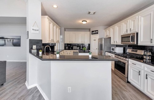 Barker House | Large 7BR Houston Oasis w/Pool, Hot Tub & BBQ