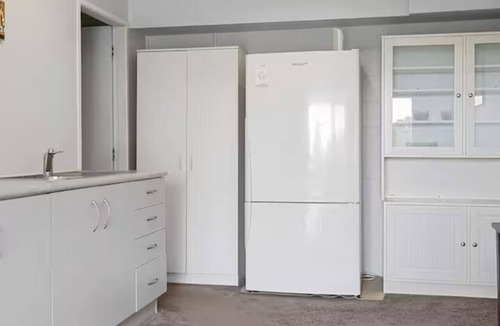 Richmond Heights House | Large accommodation for 8 guests - 4 Queen bedrooms