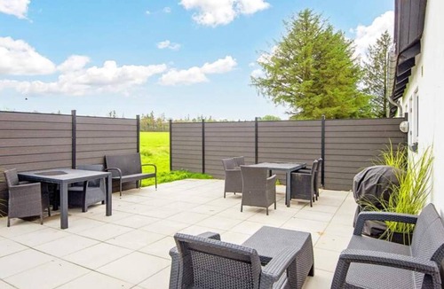 Henne House | Large activity holiday home with free water park, bowling, badminton and tennis.
