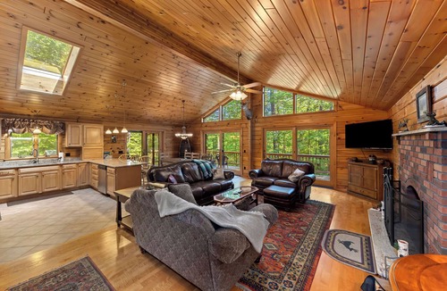Jay Cabin | Large ADK Log Cabin | Hot Tub | Near Whiteface