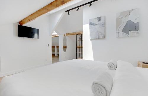 Saint-Ouen Apartment | Large air-conditioned 2BR duplex - Close to Paris