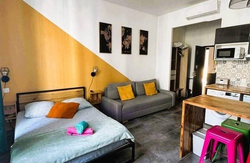 Carcassonne Apartment | Large air-conditioned Studio - sleeps 4