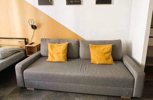 Carcassonne Apartment | Large air-conditioned Studio - sleeps 4