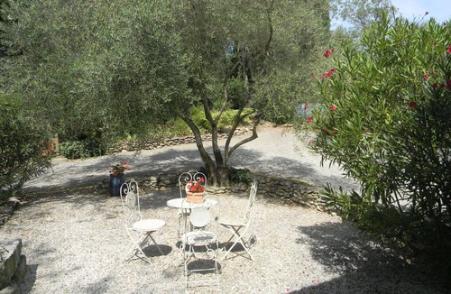 Carcassonne Villa | Large air-conditioned villa in mature garden, swimming pool