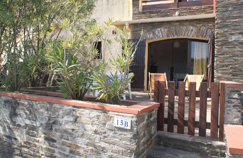 Collioure Apartment | LARGE AIR-CONDITIONED STUDIO. NEAR SEA.SWIMMING POOL. IDEAL FOR 2 TRAVELERS.