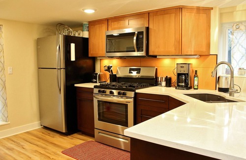 King Apartment | Large Alberta Arts Studio with Full Kitchen!