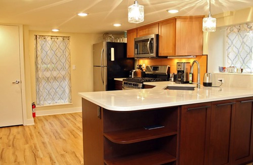 King Apartment | Large Alberta Arts Studio with Full Kitchen!