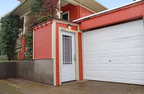 King Apartment | Large Alberta Arts Studio with Full Kitchen!