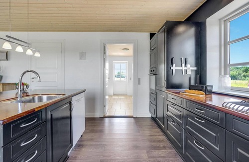 Gatten House | Large and beautifully situated vacation home with large garden and whirlpool bath.
