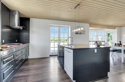 Gatten House | Large and beautifully situated vacation home with large garden and whirlpool bath.