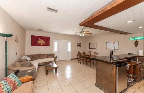 San Marcos House | Large and Cozy Home Near River and Downtown