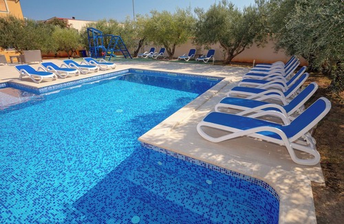Banjole Villa | Large and spacious villa,20 persons,large 50 m2 pool, whirlpool, billiard,garden