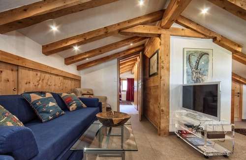 Arosa Ski Chalet | Large and unique Flöka Hus