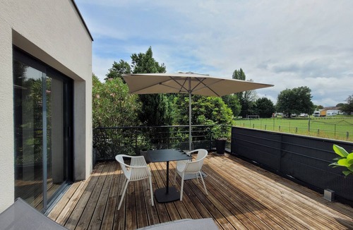 Fargues-Saint-Hilaire Apartment | Large apartment with hammam, sauna, terrace, between Bordeaux and Saint-Emilion