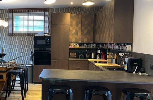 Villers-Cotterets Apartment | Large apartment with fireplace