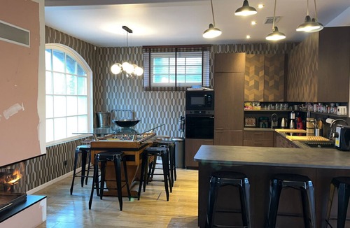 Villers-Cotterets Apartment | Large apartment with fireplace