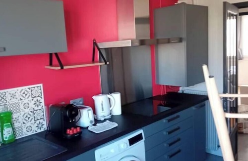 Montjuzet Apartment | Large apartment with parking