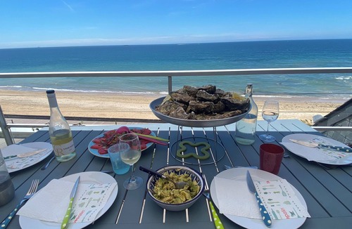 Pornichet Apartment | Large apartment facing south direct access to the beach Pornichet