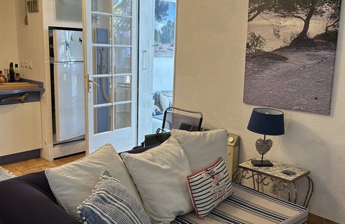La Franqui Apartment | Large apartment in Franqui in Aude overlooking a park