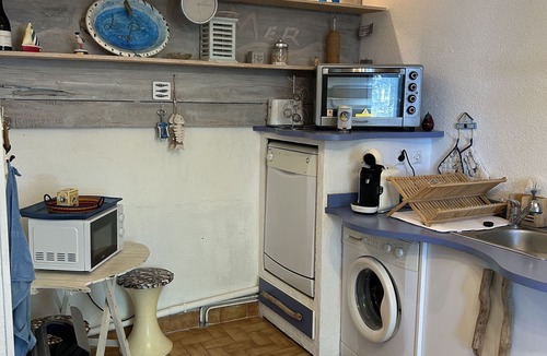 La Franqui Apartment | Large apartment in Franqui in Aude overlooking a park