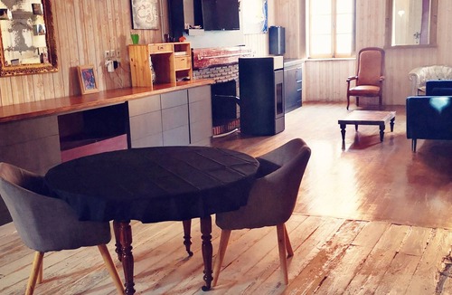 Saulieu Apartment | Large apartment in town