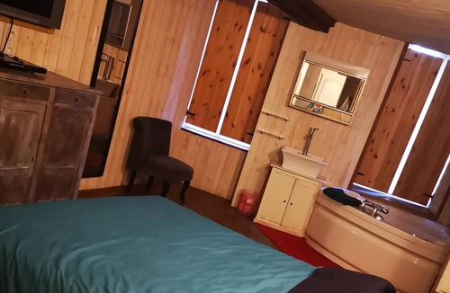 Saulieu Apartment | Large apartment in town