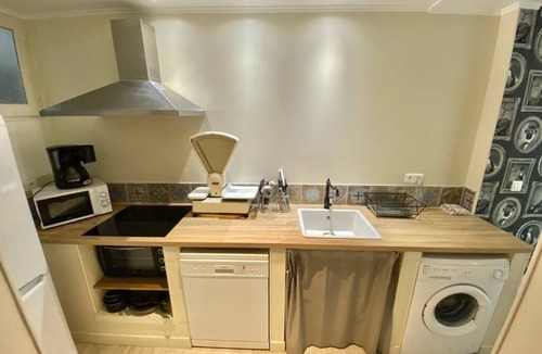 Carcassonne Apartment | Large apartment of character with private courtyard.