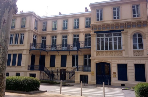 Carcassonne Apartment | Large apartment of character with private courtyard.