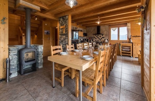 Villarembert Ski Chalet | Large apartment with Jacuzzi in a chalet