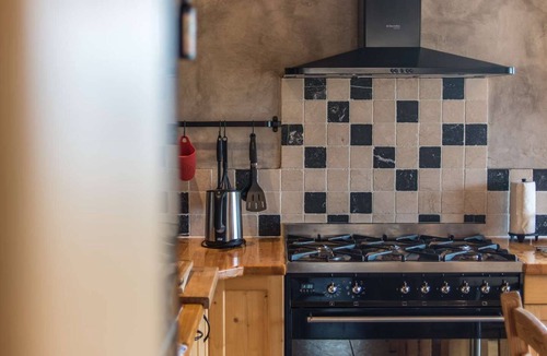 Villarembert Ski Chalet | Large apartment with Jacuzzi in a chalet