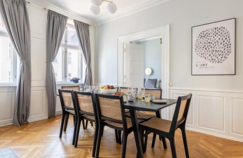 Copenhagen City Centre Apartment | Large Apartment with Canal View in Central CPH City