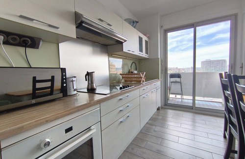 Sainte-Anne Apartment | LARGE APARTMENT WITH TERRACE SEA VIEW NEAR BEACHES AND VELODROME STADIUM