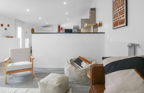 Champ-Capelet Apartment | Large apartment with terrace, free parking