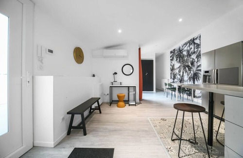 Champ-Capelet Apartment | Large apartment with terrace, free parking