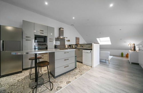 Champ-Capelet Apartment | Large apartment with terrace, free parking