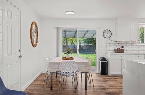 West Bench House | Large Backyard- Family and Pet Friendly