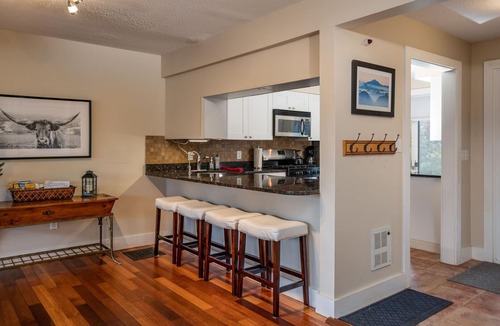 Quechee Condo | Large Backyard, Game Room, Has AC - Saltbox 1D