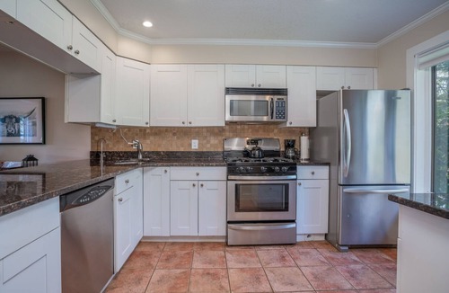 Quechee Condo | Large Backyard, Game Room, Has AC - Saltbox 1D