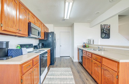 Southaven House | Large Backyard: Peaceful Home in Southaven!