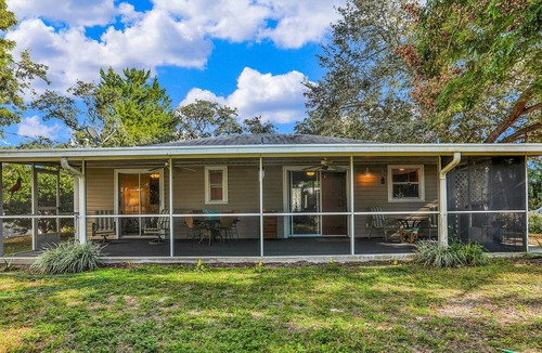 South Venice House | Large backyard, The Tree House