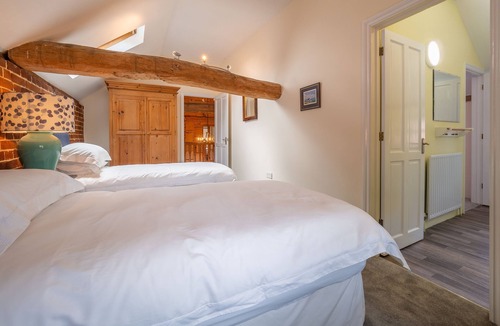 Ipswich Cottage | Large barn conversion in a rural stud with a swimming pool - The Old Barn