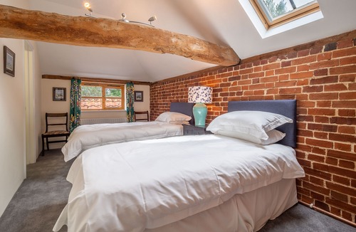 Ipswich Cottage | Large barn conversion in a rural stud with a swimming pool - The Old Barn