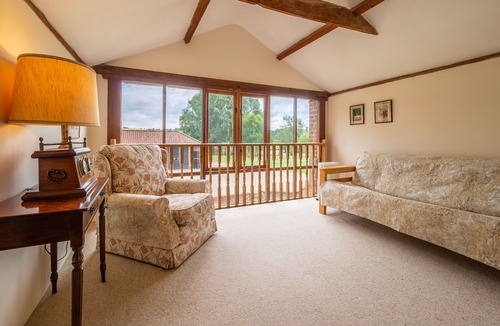 Ipswich Cottage | Large barn conversion in a rural stud with a swimming pool - The Old Barn