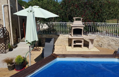 Oulmes House | Large Barn sleeps 12, private pool 6.5 x 4m, nr Marais Poitevin 1 hr to beaches