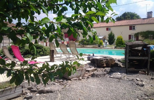 Oulmes House | Large Barn sleeps 12, private pool 6.5 x 4m, nr Marais Poitevin 1 hr to beaches